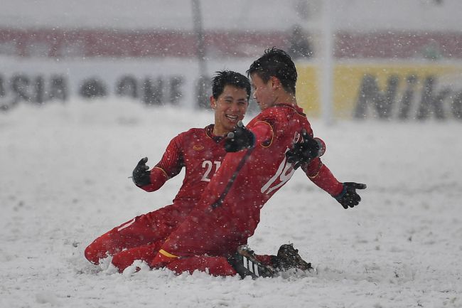 这位年仅16岁的小将是勒阿弗尔U19的首发中场，他经常因为进攻、技术和力量受到关注。